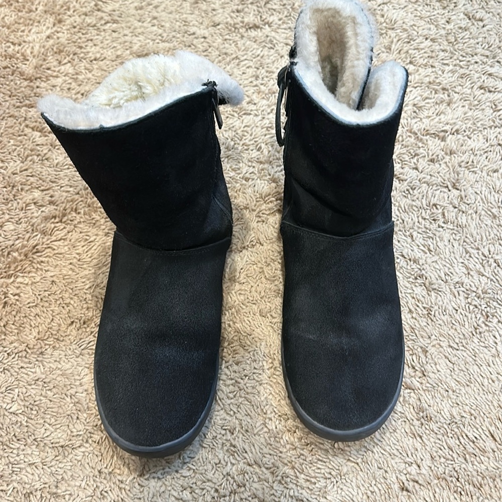 High ankle boots for winter. These were maybe worn 2 times and kept preserved!